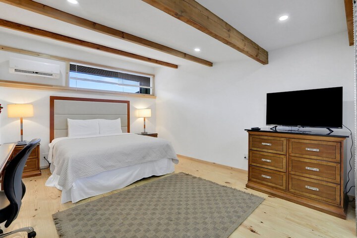 Room 5 of 22