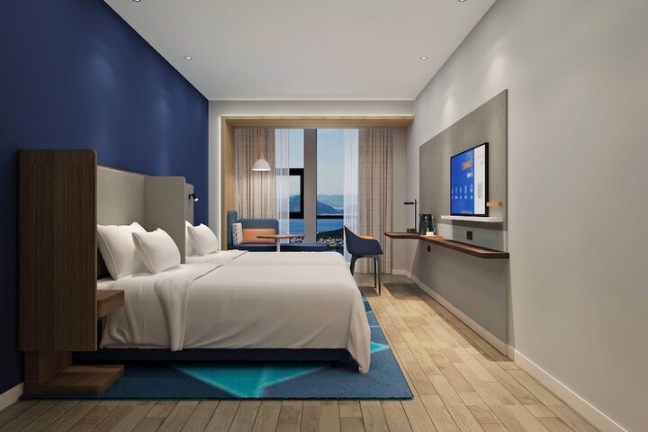 Room 4 of 32