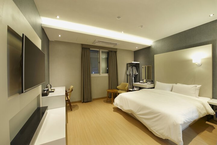 Room 15 of 37