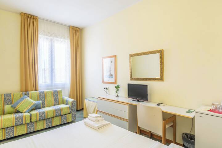 Room 28 of 84