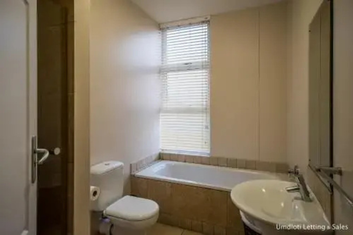 Room 4 of 8