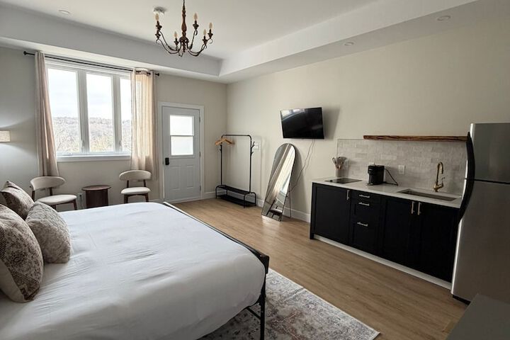 Room 3 of 91