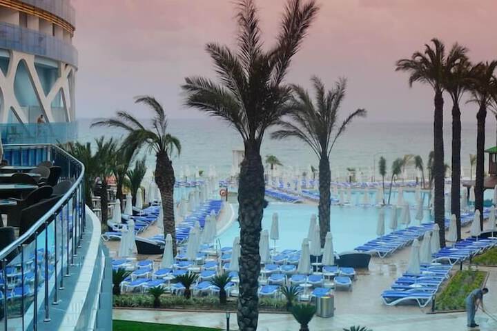 Hotel Pool