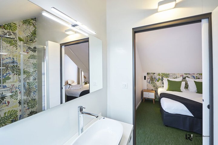 Room 34 of 52