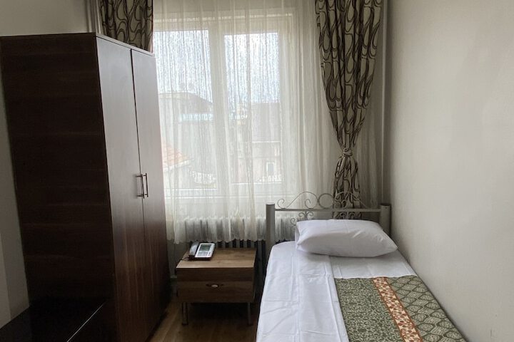 Room 3 of 9