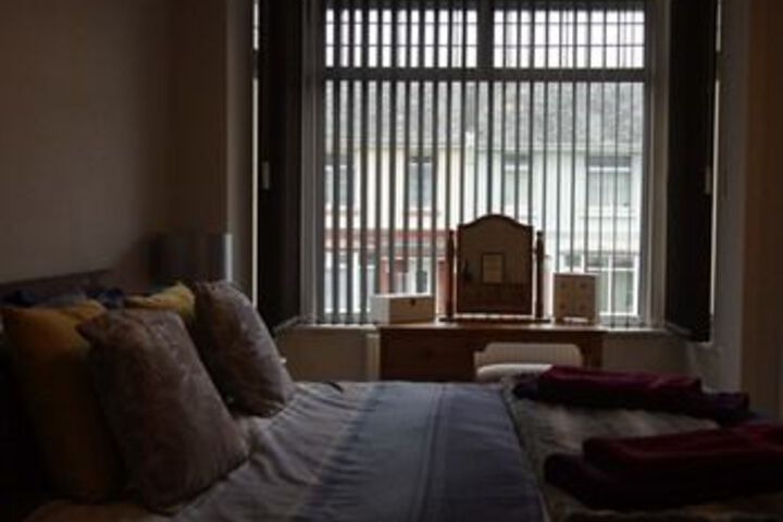 Room 10 of 25