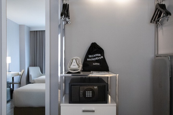 Room 49 of 141