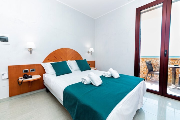Room 5 of 48