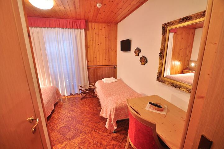 Room 10 of 49