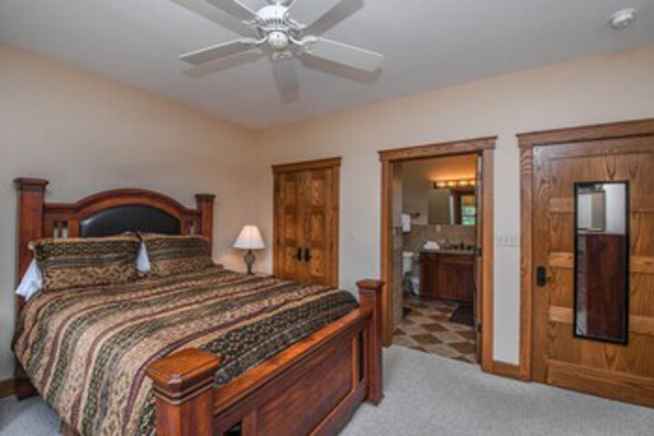 Room 32 of 41