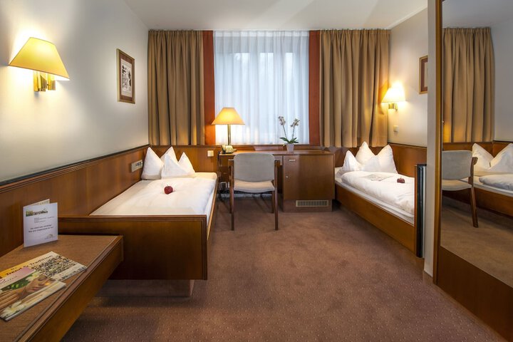Room 5 of 42