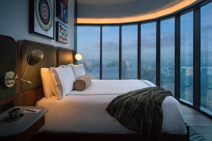 Room 15 of 82