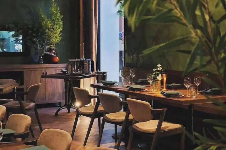 Dining 16 of 20