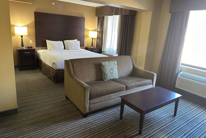 1 King Bed Mobility Hearing Accessible Room Roll in Shower Non-Smokinga (13 of 22)