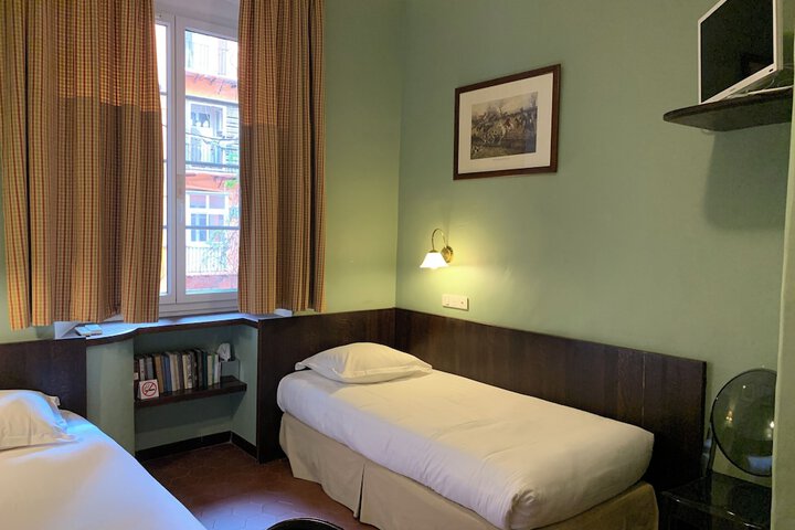 Room 53 of 107