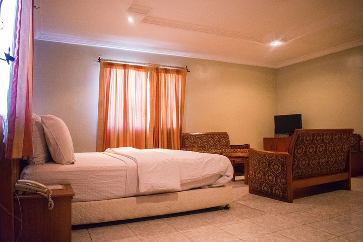 Room 8 of 38
