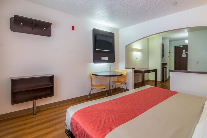 1 King Bed (6 of 12)