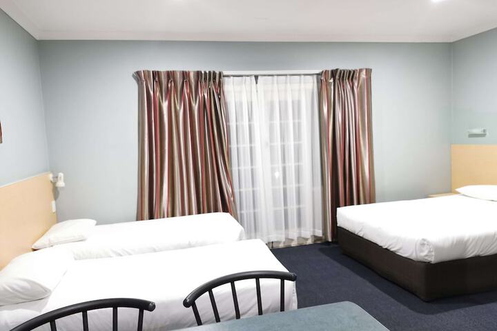 Room 5 of 40