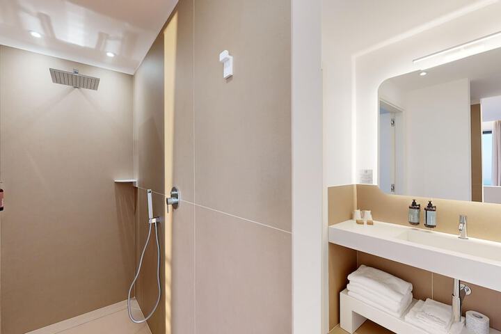 Room 19 of 30
