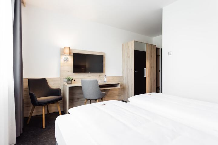 Room 27 of 104