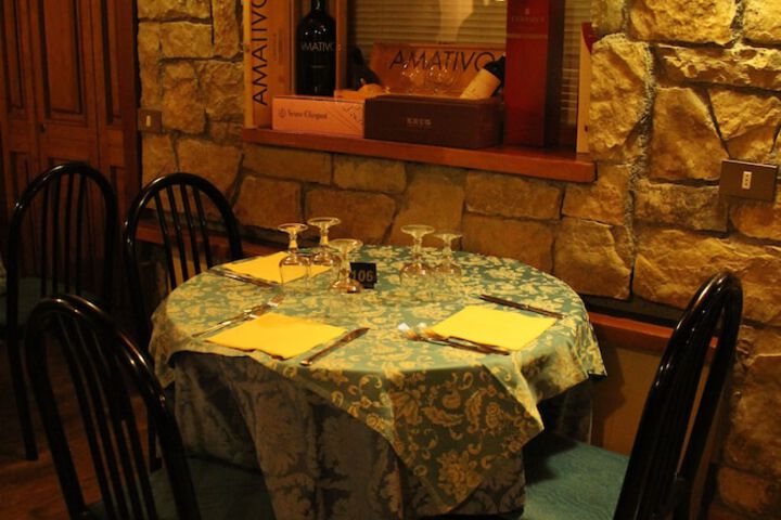 Dining 31 of 61