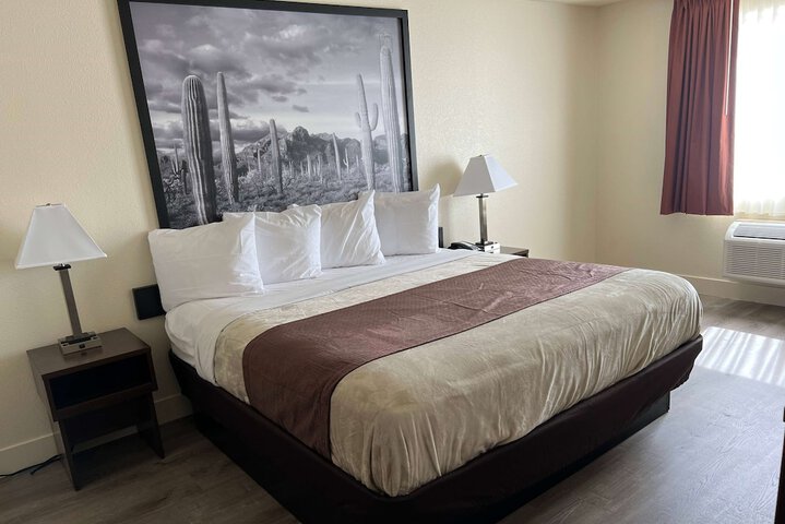 Room 5 of 25