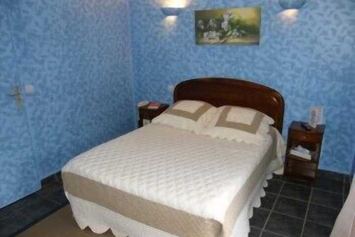 Room 6 of 15