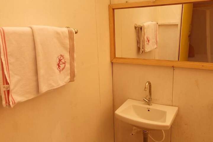 Room 9 of 12