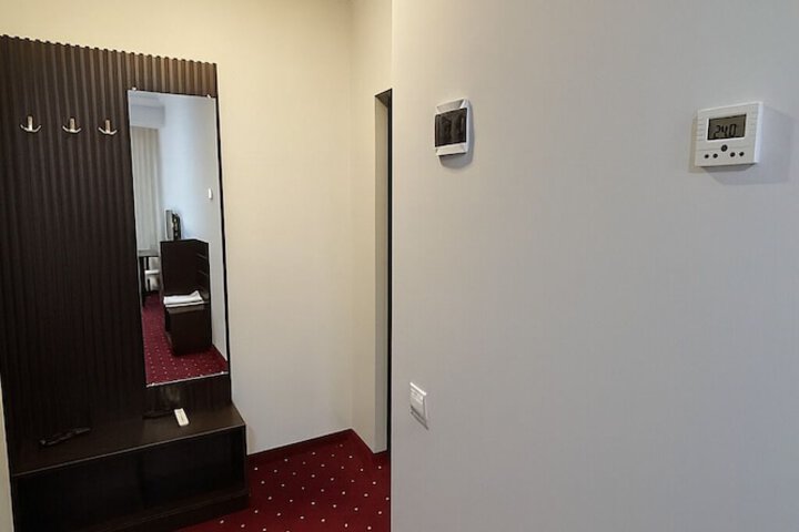 Room 19 of 42