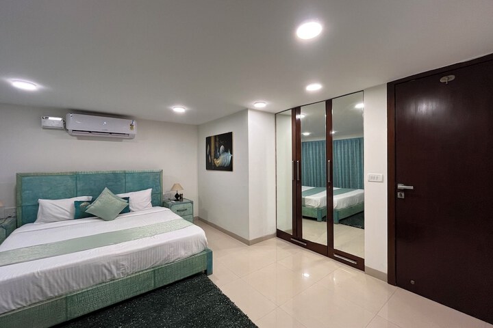 Room 8 of 17