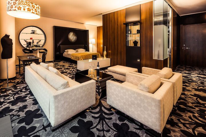 Room 43 of 142