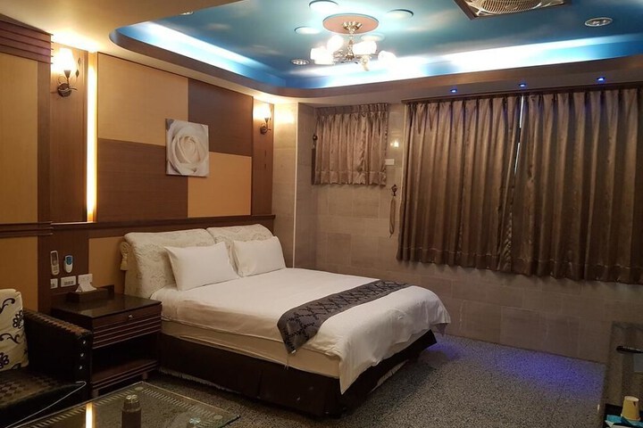 Room 6 of 31