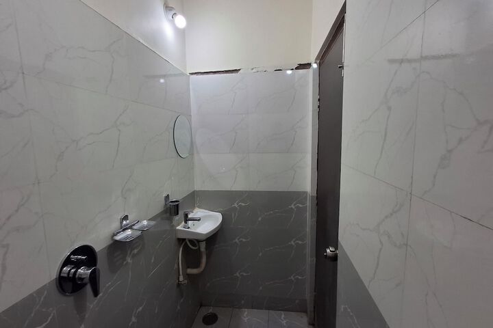 Room 32 of 39