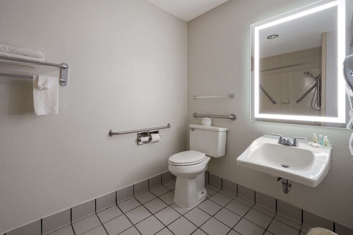Room 10 of 37