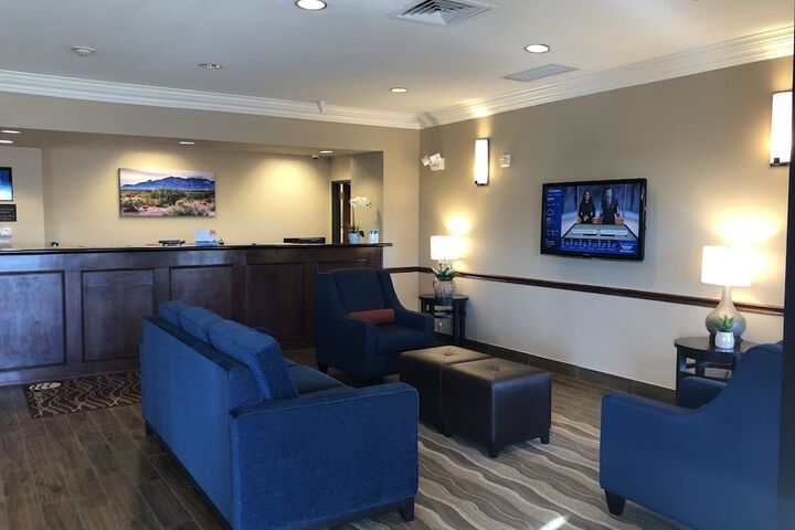 Entrance & Lobby
