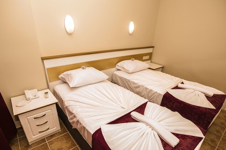 Room 6 of 72