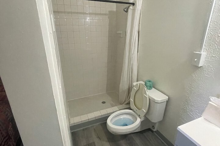 Room 6 of 6