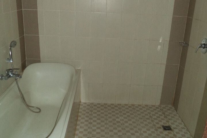 Room 28 of 65