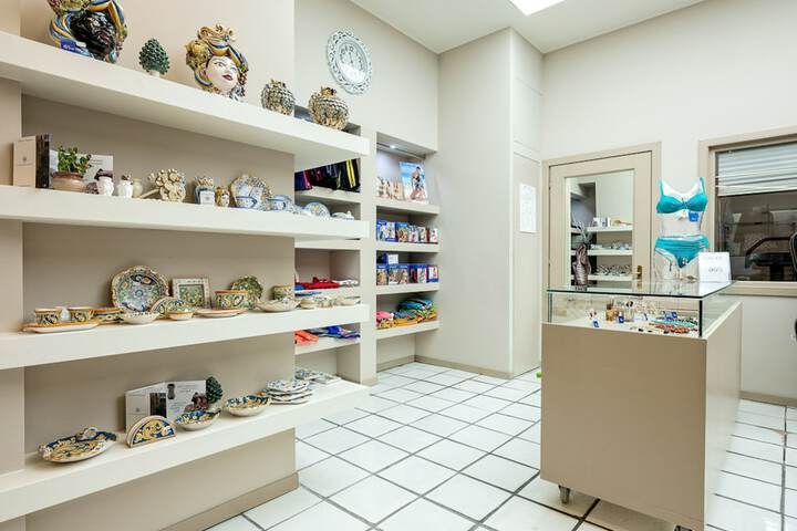 Gift Shop 67 of 121