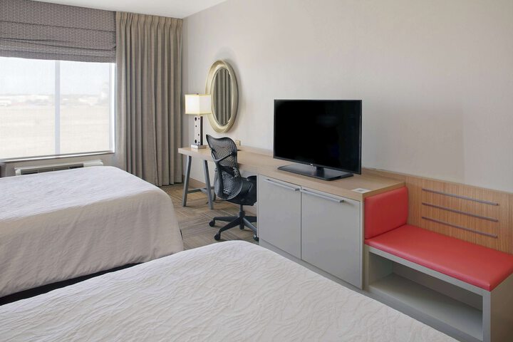 2 Queen Beds (5 of 6)