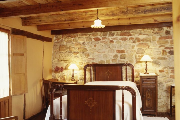 Room 4 of 27