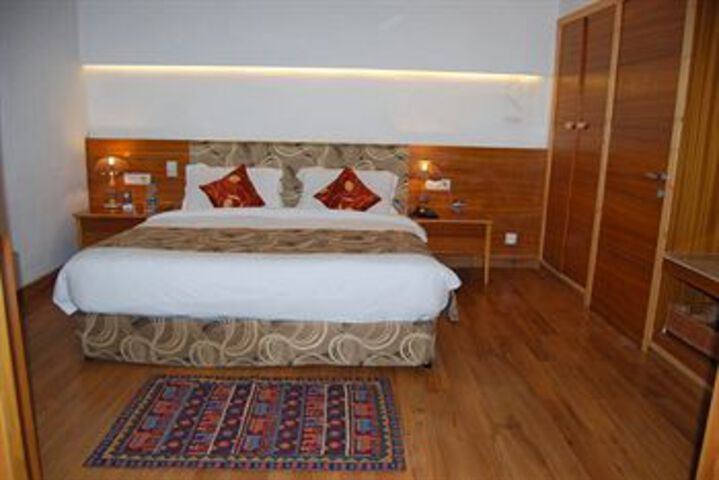Room 11 of 48