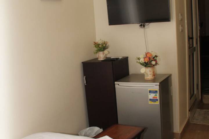 Room 13 of 80