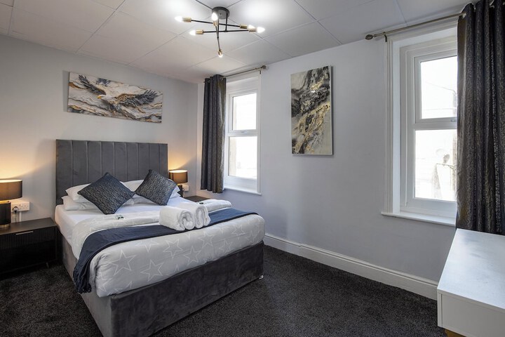 Room 33 of 47