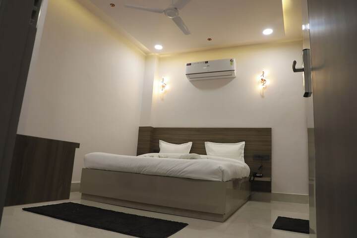 Room 7 of 11