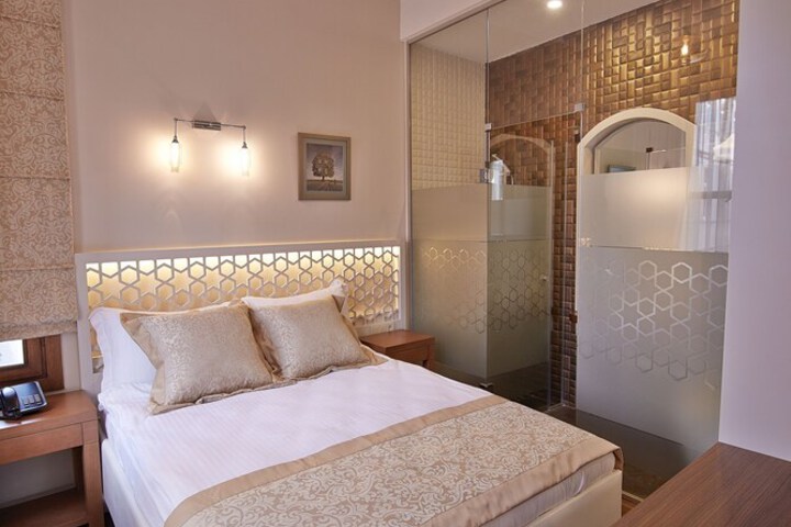Room 10 of 51