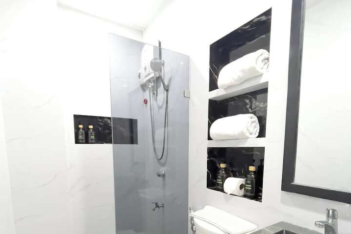Room 53 of 62