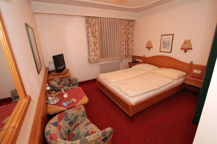 Room 6 of 48