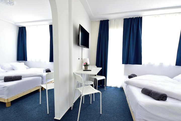 Room 2 of 27