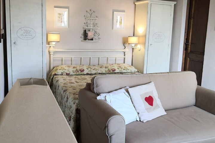 Room 3 of 62